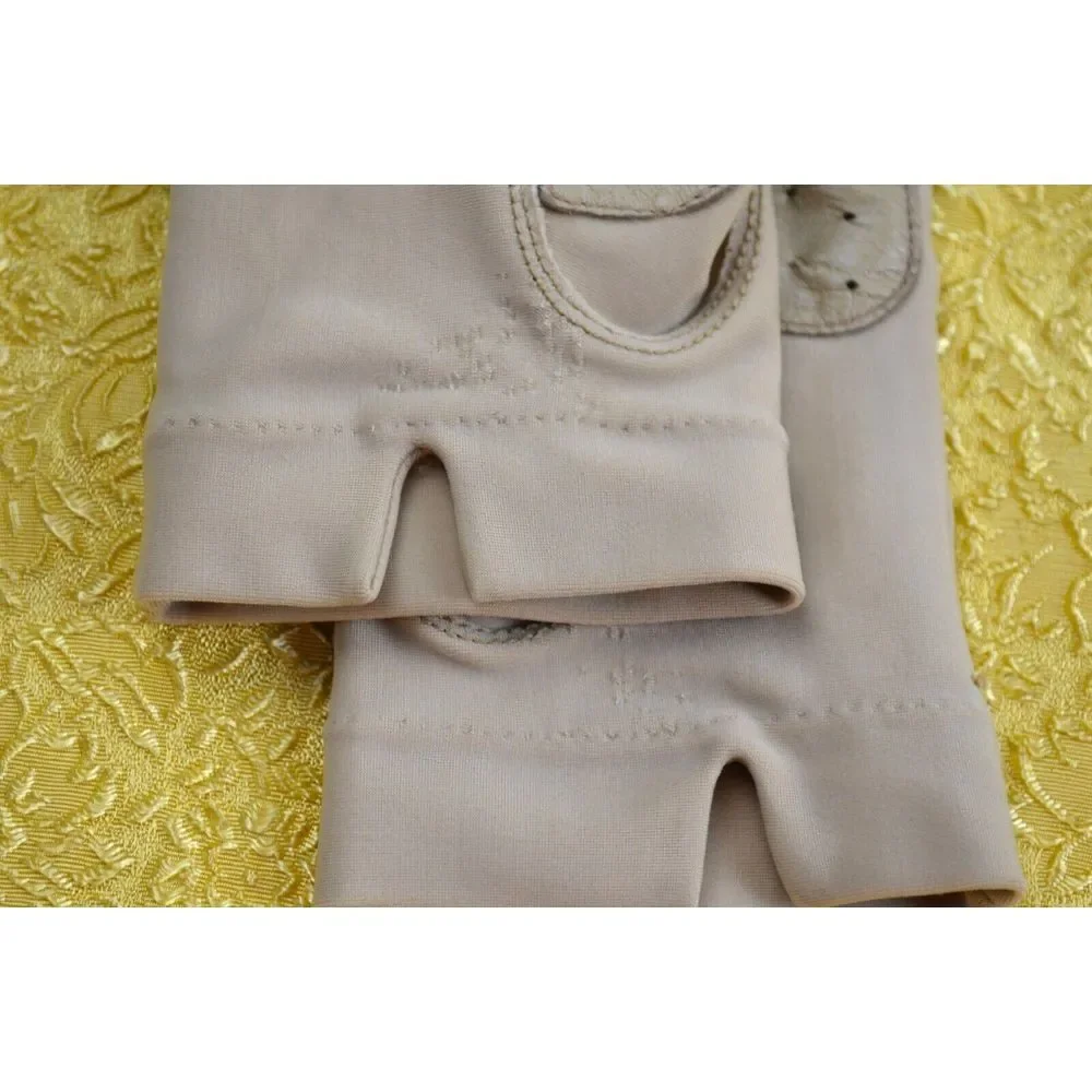 Vintage Fownes Tan Beige Nylon &  Grip Strips‎ Gloves Women's One Size (Small)